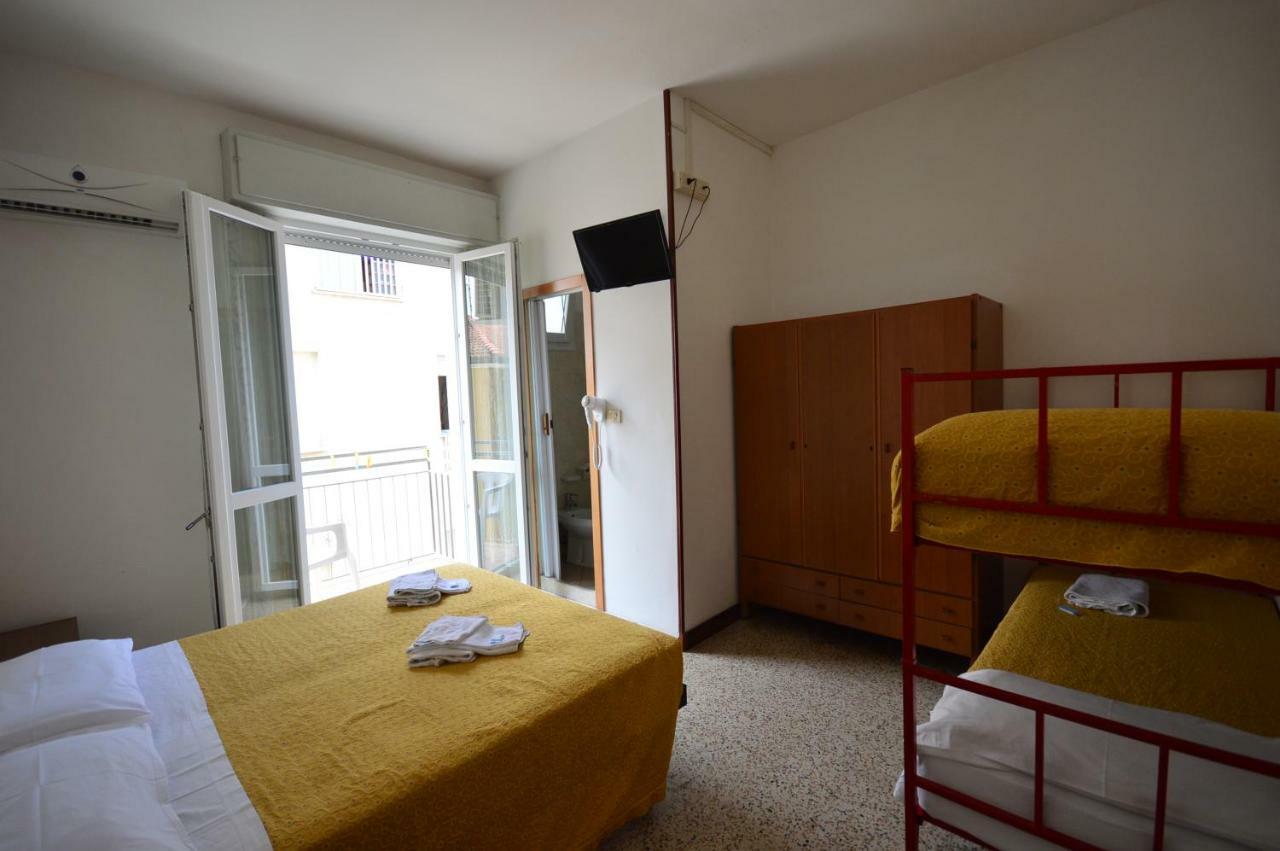 Hotel Moroni Rimini Exterior photo