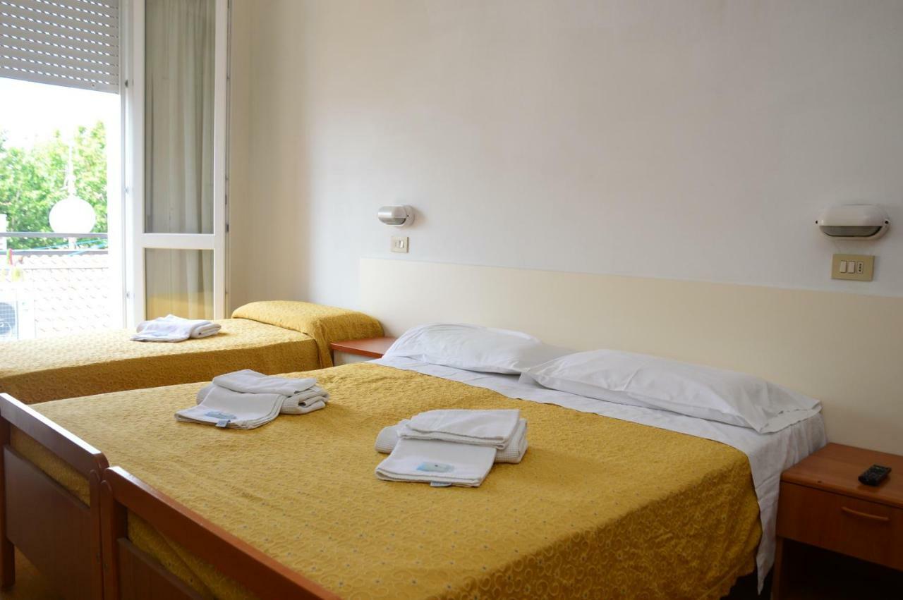 Hotel Moroni Rimini Exterior photo